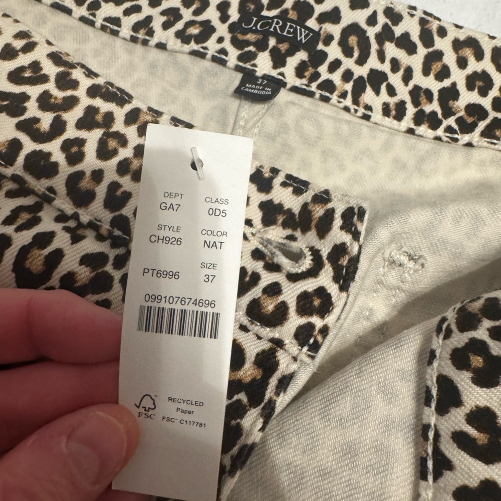 High-rise kickout jean with sailor pockets in leopard print - Picture 5 of 7